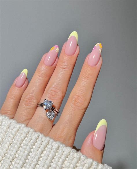 30 Cute Easter Nail Designs 2022 Daisy And Yellow Tip Nails I Take You