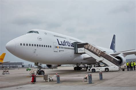 Erste Lufthansa Jumbo Jets Stehen In Enschede
