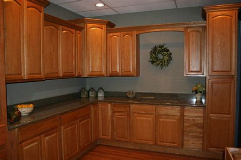 Paint color advice for a kitchen with oak cabinets thriftyfun. Kitchen Paint Colors With Honey Maple Cabinets | Kitchen wall colors, Honey oak cabinets, Maple ...