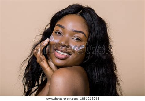 Photo De Stock Belle Maquette Noire Africaine Nue Avec Shutterstock