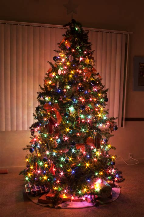 Christmas Tree Decorations With Colored Lights Christmas Eve 2021