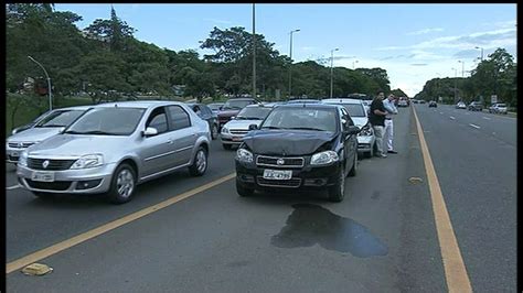Motoristas enfrentam dia de caos no trânsito Bom Dia DF G1