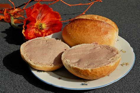 Von der berühmten ahle wurscht über schlachtfrische wurst im glas bis hin zu schinken und frischem fleisch, finden sie bei uns tolle spezialitäten, die ihrem gaumen freude machen. Neu im Ahle Wurst-Shop: Feine Leberwurst