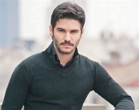 Tolgahan sayışman, oyuncu ve model. Tolgahan Sayışman
