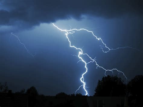 What Makes Thunder And Lightning