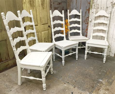 You'll love how the distressed clay matches the cool modern colorset. Ladder Back Dining Chair White Wooden Chair Shabby Chic | Etsy | Stühle, Wohnzimmer modern ...
