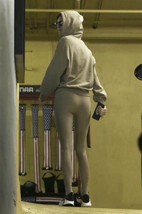 kendall jenner showed off significant cameltoe in tight leggings 24 photos the fappening