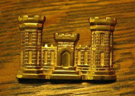 Army Corps Of Engineers Castle Lapel Pin Vintage American Military