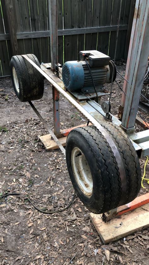 I have needed a bandsaw for so long and for so many random projects. DIY SAWMILL https://ift.tt/2M3qtsW | Chainsaw mill, Homemade bandsaw mill, Chainsaw mill plans