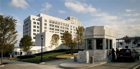 The Federal Reserve Bank Of Atlanta — Robert Am Stern Architects Llp