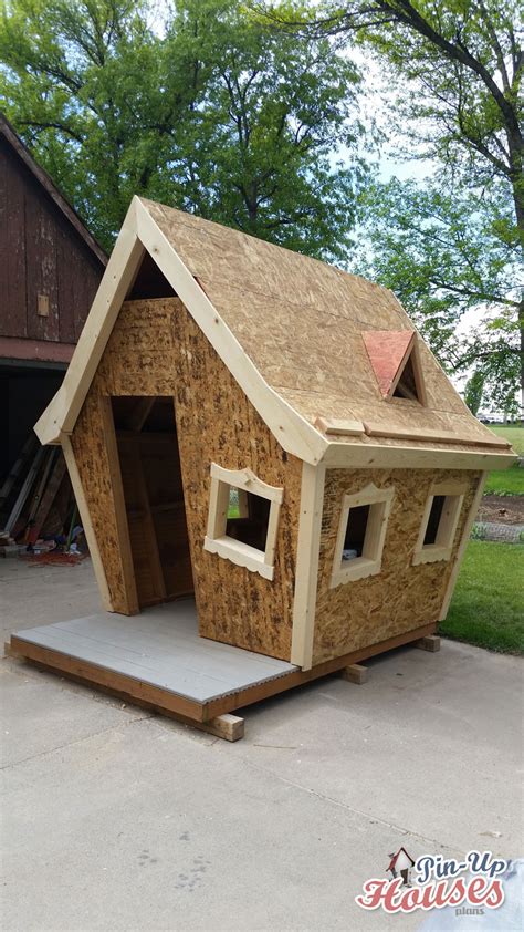 Crooked Kids Playhouse For A Fundraiser Diy Plans For Low Cost