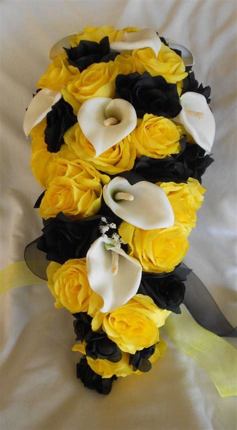 See more ideas about wedding bouquets, wedding, mod wedding. Bride bouquet cascade black, yellow, white | Yellow ...
