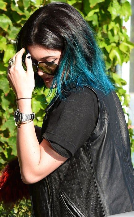 kylie jenner debuts blue hair—see the pics e news