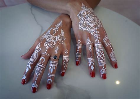 what-is-white-henna-gopi-henna-white-henna,-henna-body-art,-henna