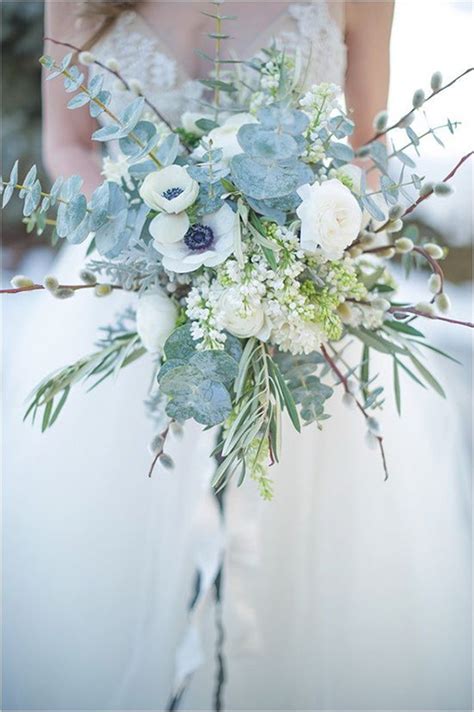 Flowers can be picky about when they grow. 35 Amazing Winter Wedding Bouquets You'll Love | Deer ...
