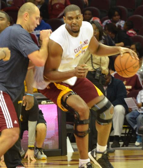 File Andrew Bynum Wikimedia Commons