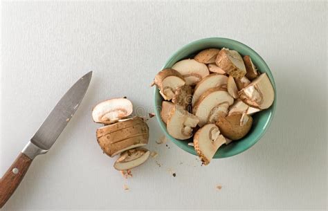 Baby Bella Mushrooms In A Bowl Stock Photo Image Of Ingredient