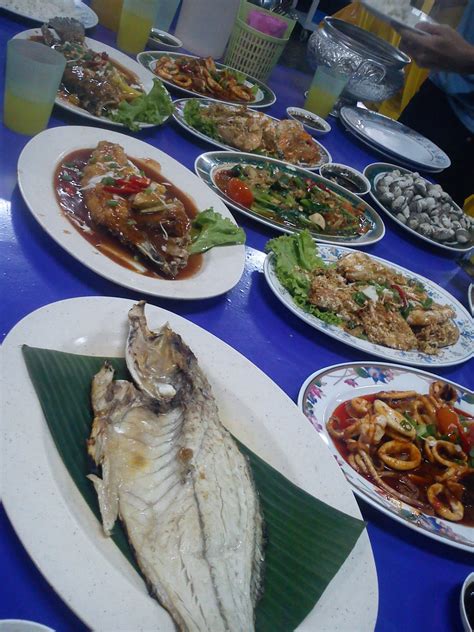 Ikan bakar klasik terapung umbai. Restoran Ikan Bakar Umbai Melaka... | EwanRani