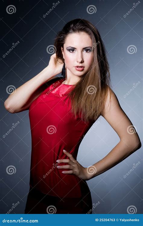 Femme Mince Sexy Dans La Robe Rouge Image Stock Image Du Fille