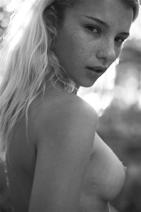 Rachel Yampolsky Topless Photos Thefappening