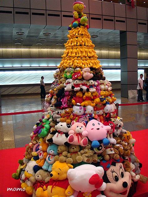 Some people are even calling it the most new england tree that ever was! Peek to Some Unique Christmas Trees | diane wants to write