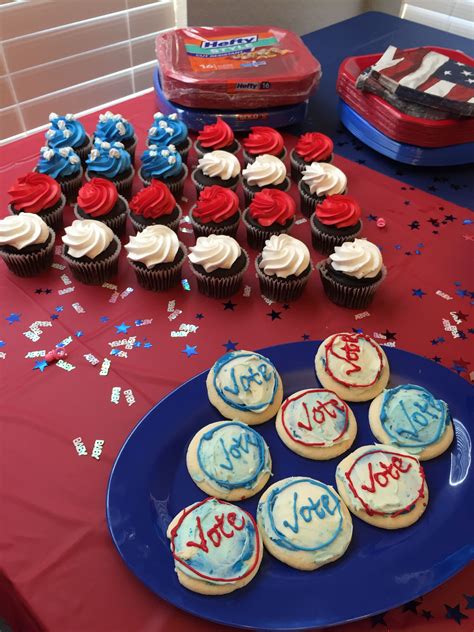 Gender reveal cupcakes and cookies! 4th of July themed! | Gender reveal cupcakes, Gender reveal ...