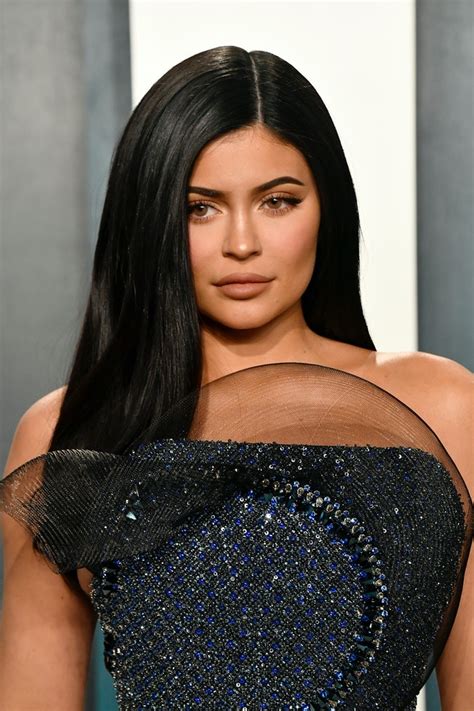 Kylie jenner and kim kardashian west. Kylie Jenner Debuts Chunky Highlights Hair Look