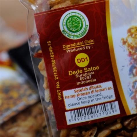 Rasa dan aroma khasnya salah satu variasi masakan tempe favorit adalah tempe yang digoreng kering lalu dibumbui pedas. Sambal/ Sambel Goreng Tempe Kering DD1 (Dede Satoe) - Ku Ka