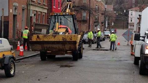 crews rupture gas main in lower price hill