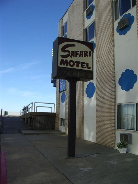 Easy meal ideas for your vacation destination. Safari Motel, 1219 Atlantic Ave, 21842 - built 1962 ...