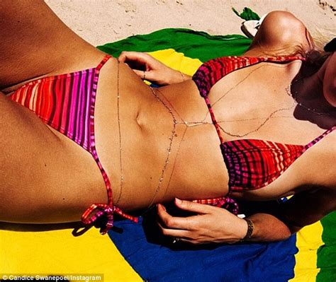Katching My I Candice Swanepoel Displays Her Toned Derri Re As She