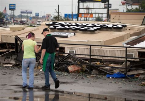 Watch Starbucks Blown Over In Ef3 Tornado In Indiana The Seattle Times