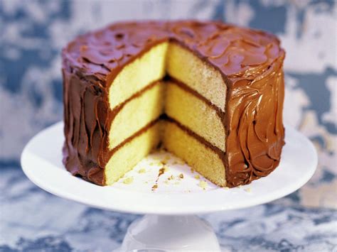 War nicht so mein geschmack als bienenstichfüllung. Schoko-Biskuit-Torte | Rezept | Schoko biskuit, Kuchen und ...