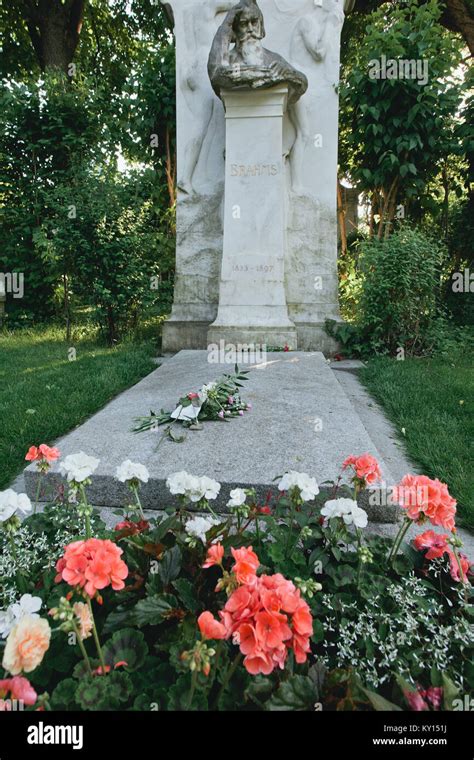 Brahms Grave Hi Res Stock Photography And Images Alamy