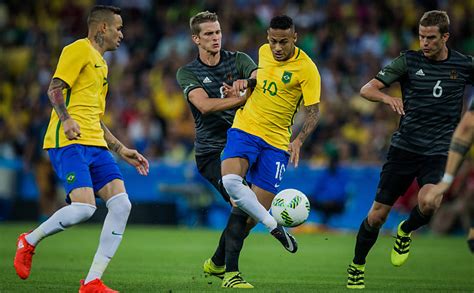 A competição é oficialmente chamada pela federação internacional de futebol de torneio olímpico de futebol. Futebol masculino: Brasil x Alemanha - Medalha de Ouro ...