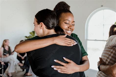 Women Hugging Each Other Foto De Stock Adobe Stock