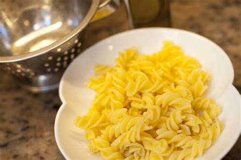 Free Stock Photo 10487 Bowl Of Plain Cooked Fusilli Pasta Freeimageslive