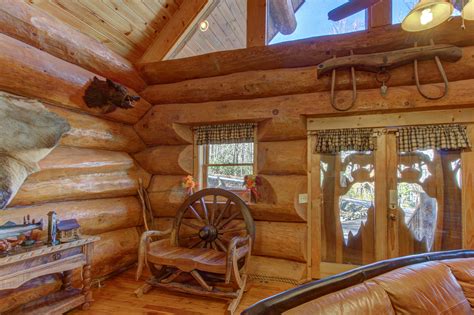 Chief Big Log Cabin 2 Bd Sevierville Tn Vacation Rental Vacasa