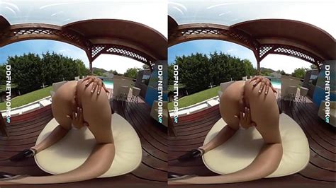 Ddfnetwork Vr Poolside Vr Striptease With Alice