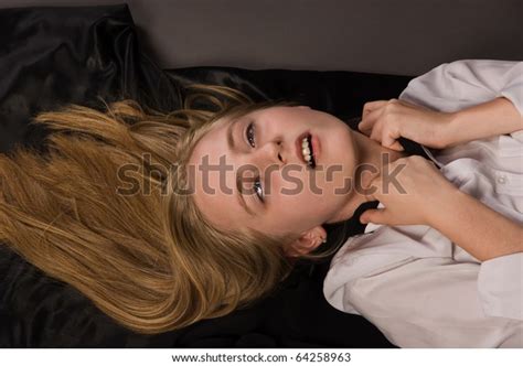 Crime Scene Strangled Girl Lying On Foto Stock 64258963 Shutterstock