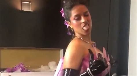 Watch Lilly Singh Dances Before The Met Gala Metro Video