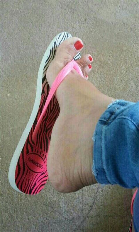 Pin By Jessamine Ysolda On Feet Womens Flip Flop Beautiful Toes Shoes