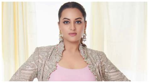 Sonakshi Sinha Broke Her Silence For The First Time She Looks Like Poonam Sinha Not Reena Roy