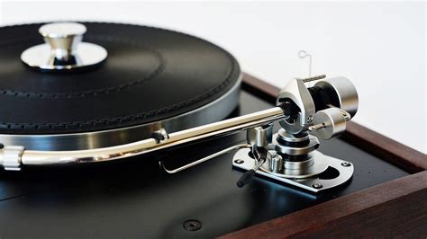5 Vintage Turntables For Your Stereo System