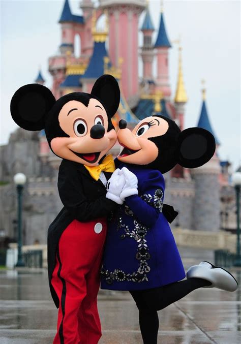 Disneyland Mickey Minnie Find Out