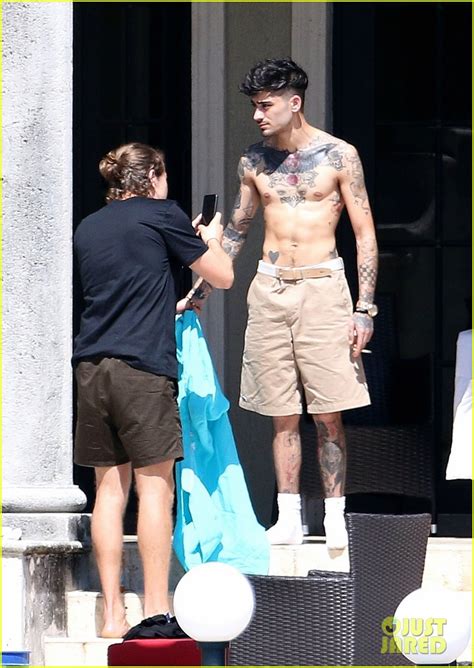 Zayn Malik Goes Shirtless While Hanging Poolside In Miami Photo