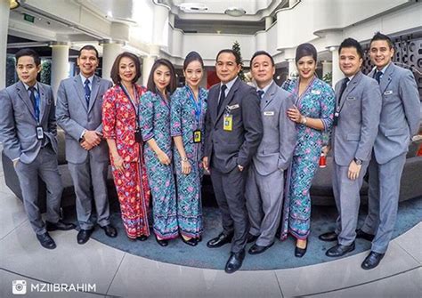 Caam a320 rated cabin crew with first class and international experience. Malaysia Airlines crew to wear exclusive Farah Khan ...