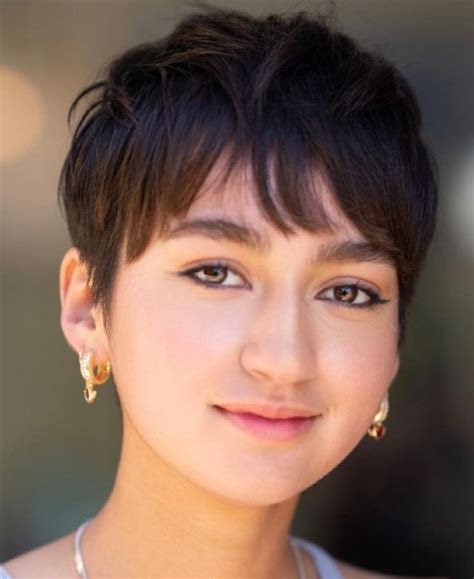 32 Stunning Ways To Style A Pixie Cut For Round Face Shapes
