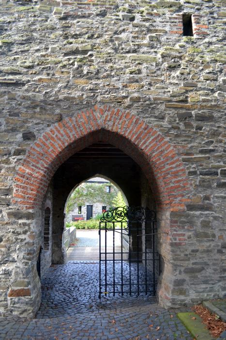 Geschichtlich ist es jedoch die urzelle von unterbach, das auf der anderen straßenseite liegt. Wasserburg Haus zum Haus - Fotos 4 - Medienwerkstatt ...