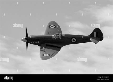 Spitfire Fighter Aircraft Banque Dimages Noir Et Blanc Alamy